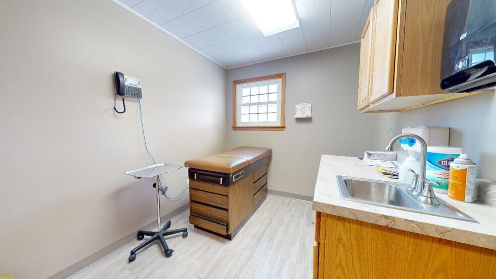 More Photos Of 392 Howard St, Willard Office For Sale