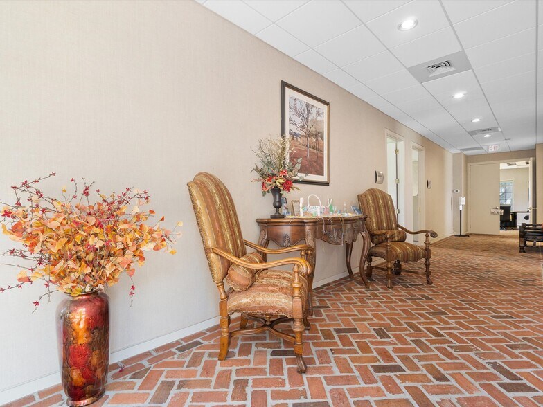 More Photos Of 15400 S US Highway 301, Summerfield Office For Sale