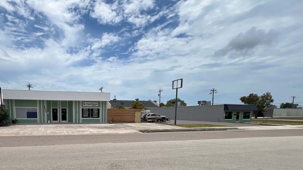 More Photos Of 1516 SE 46th Ln, Cape Coral Land For Sale