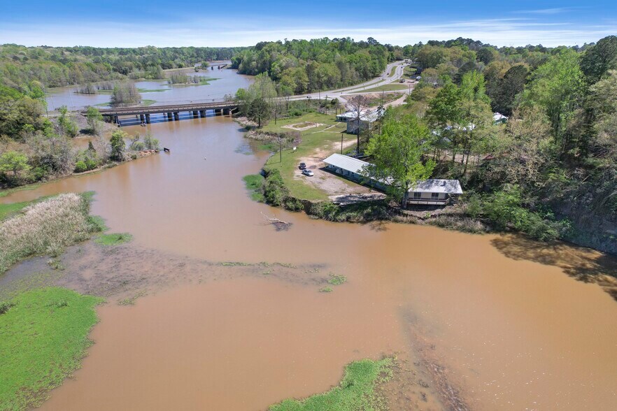 More Photos Of 1010 N Eufaula Ave, Eufaula Hotel For Sale