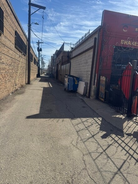 More Photos Of 4742-4746 W Rice St, Chicago Warehouse For Lease