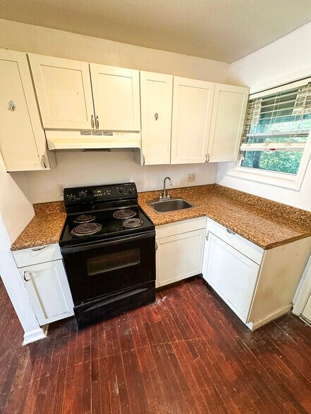 More Photos Of 208 SW Doane St, Atlanta Multifamily For Sale