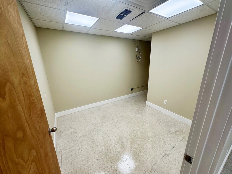 More Photos Of 21151 Mack Ave, Grosse Pointe Woods Storefront For Lease