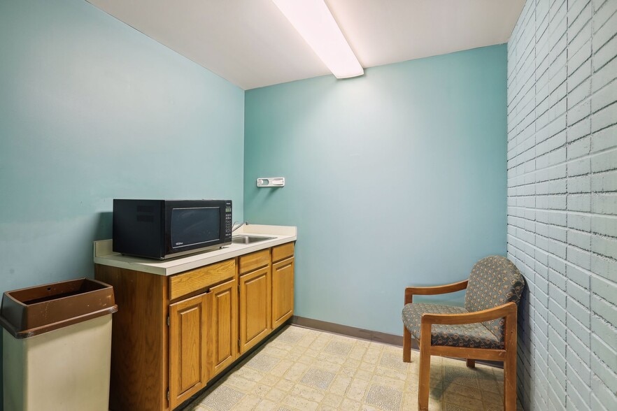 More Photos Of 2525 Nevada Ave N, Golden Valley Light Distribution For Sale