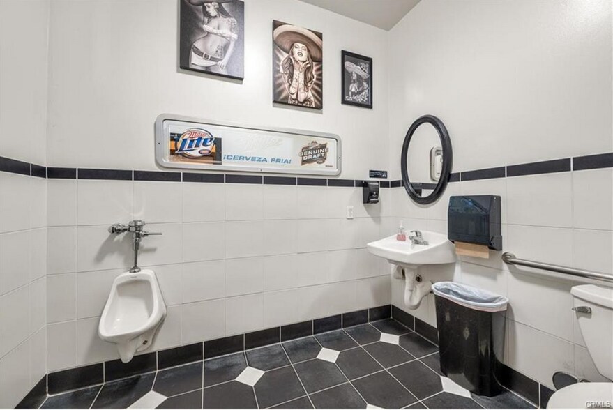 More Photos Of 823-829 Guadalupe St, Guadalupe Storefront Retail Residential For Sale