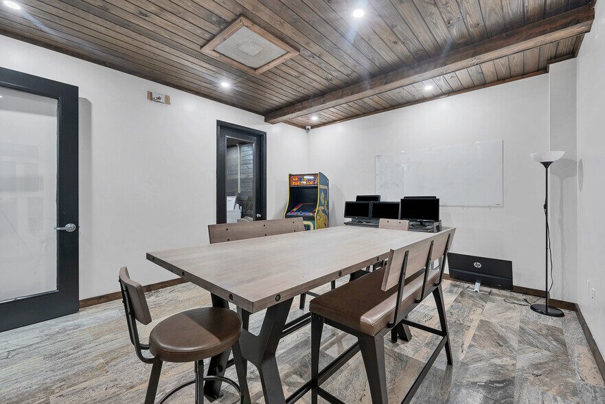 More Photos Of 1717 E 5th Ave, Tampa Warehouse For Sale