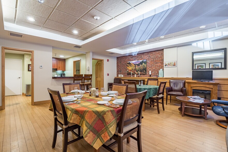 More Photos Of 298-300 Newbury St, Boston Schools For Sale