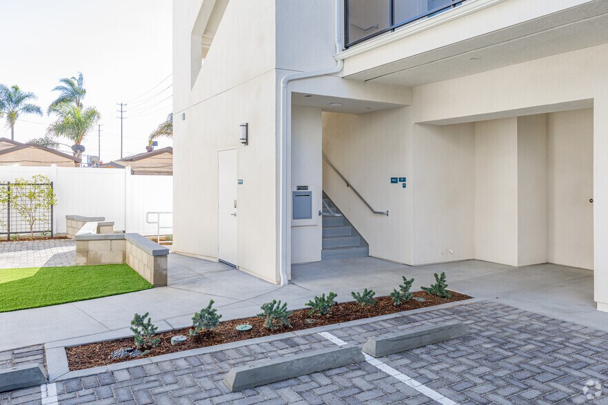 More Photos Of 611 Highland Ave, National City Apartments For Lease