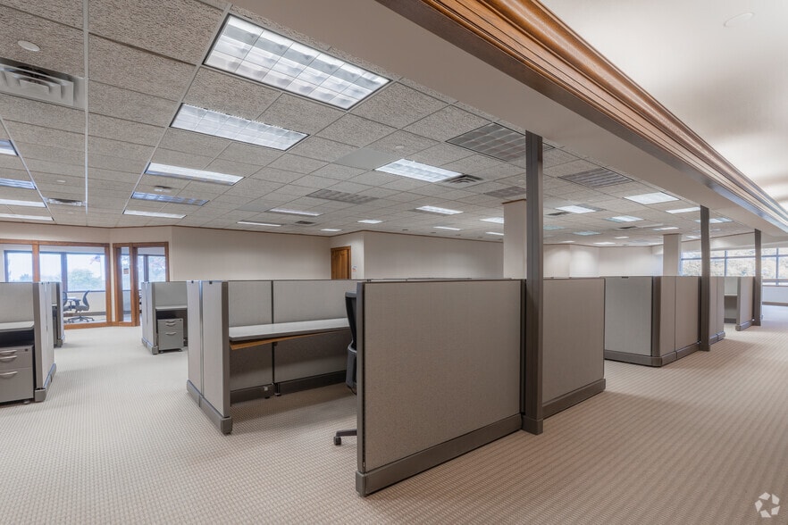 More Photos Of 700 & 734 S Waverly Rd, Holland Office For Lease