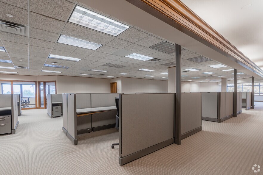 More Photos Of 700 & 734 S Waverly Rd, Holland Office For Sale