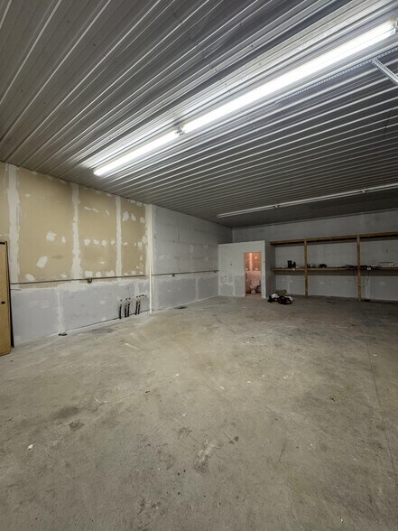 More Photos Of 717 27th St SE, Minot Flex For Lease