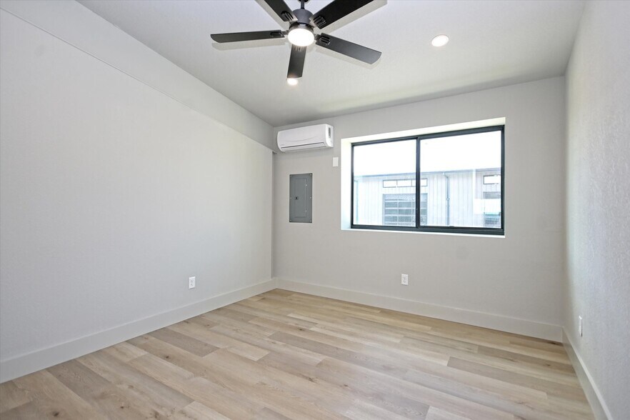 More Photos Of 451 Farrell Rd, Dripping Springs Light Distribution For Sale