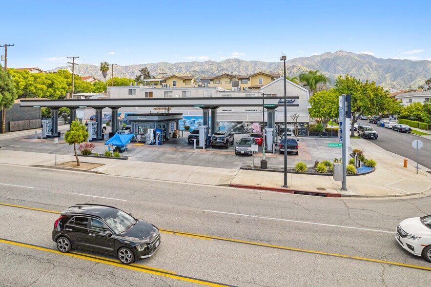 More Photos Of 250 S Glenoaks Blvd, Burbank Service Station For Sale
