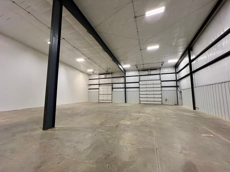 More Photos Of 185 Airport Rd, Fayetteville Warehouse For Lease