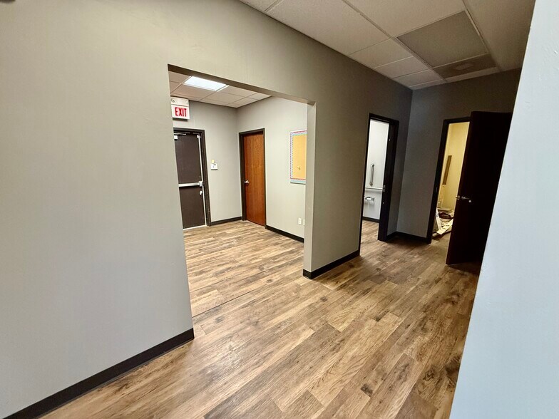 More Photos Of 1221 N Kelly Ave, Edmond General Retail For Lease