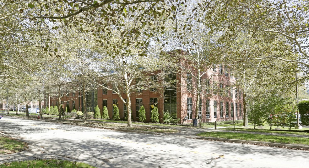 More Photos Of 800 Waterfront Dr, Pittsburgh Office For Lease