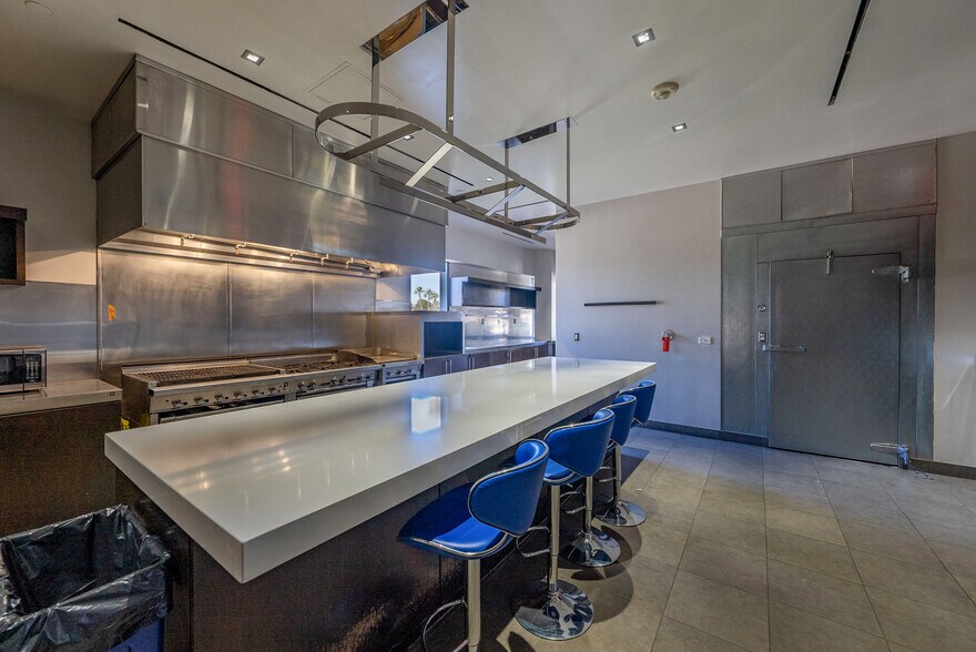 More Photos Of 2960 W Sahara Ave, Las Vegas Office For Lease