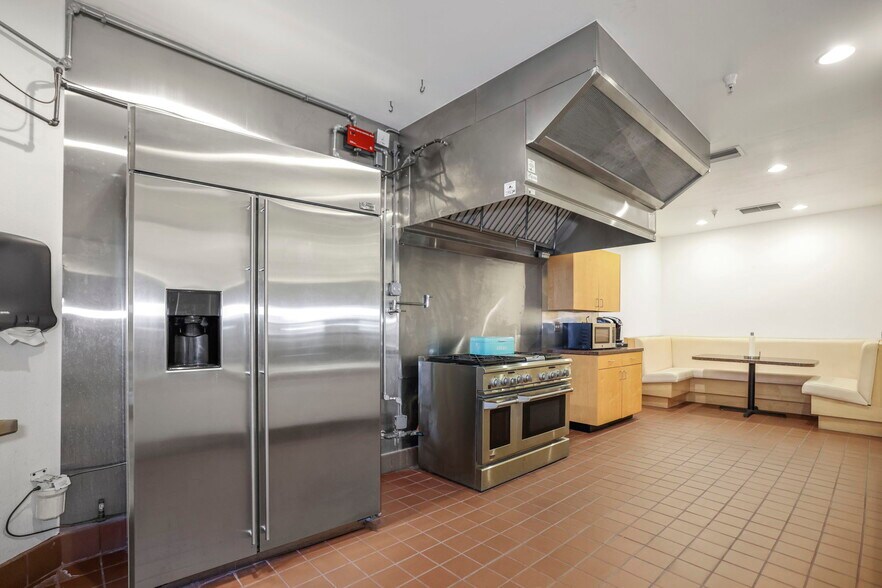 More Photos Of 155 8th St N, Saint Petersburg Office Residential For Lease