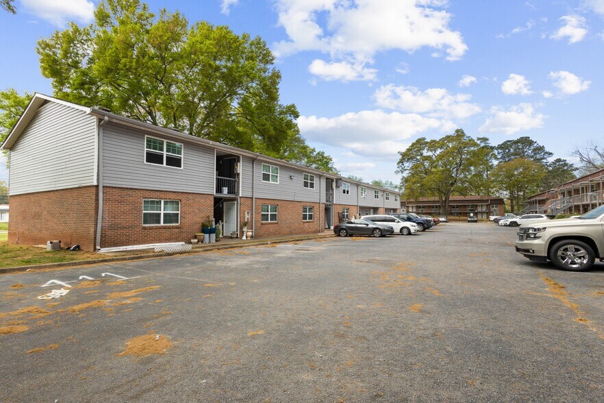More Photos Of 210 Matthews Ave, Carrollton Apartments For Sale