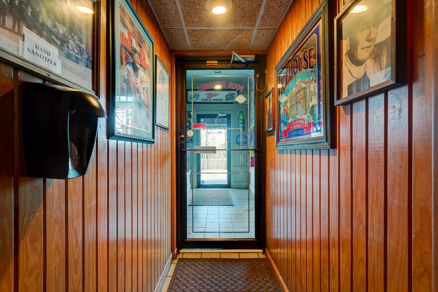 More Photos Of 1702 Park Hill Dr, Gainesville Restaurant For Sale