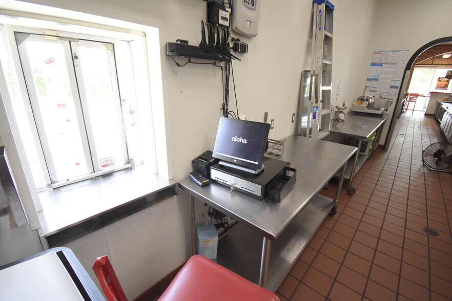 More Photos Of 253 N Bypass 35, Alvin Storefront For Lease