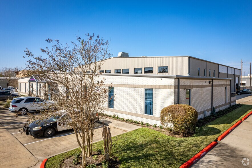 More Photos Of 10302 Mula Rd, Stafford Warehouse For Sale