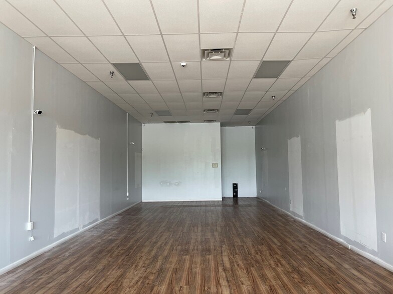 More Photos Of 820-858 Winston Rd, Lexington Unknown For Lease