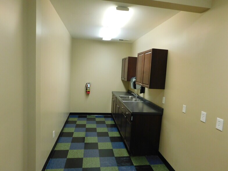 More Photos Of 875 Union St, Shelbyville Storefront Retail Office For Sale