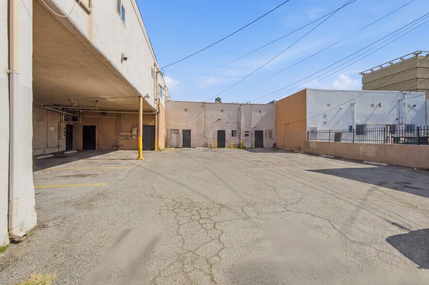 More Photos Of , Los Angeles General Retail For Sale