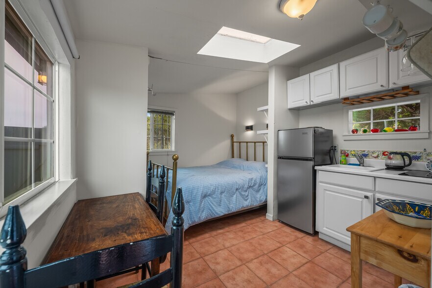 More Photos Of 2000 Clinton Ave, Alameda Apartments For Sale