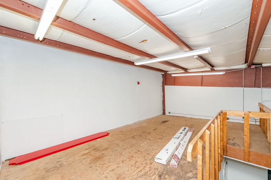 More Photos Of 16 Kingston Rd, Exeter Light Manufacturing For Sale