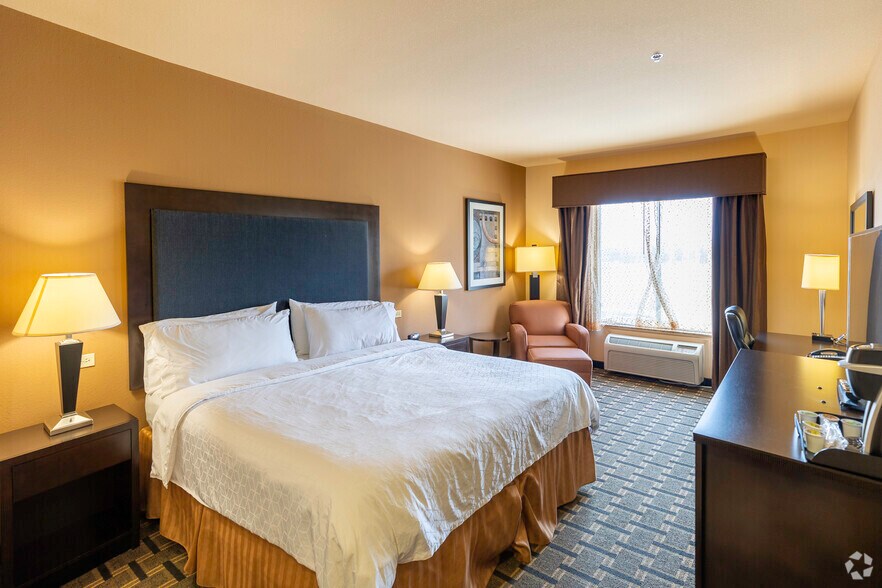 More Photos Of 2199 US 59, Beeville Hotel For Sale