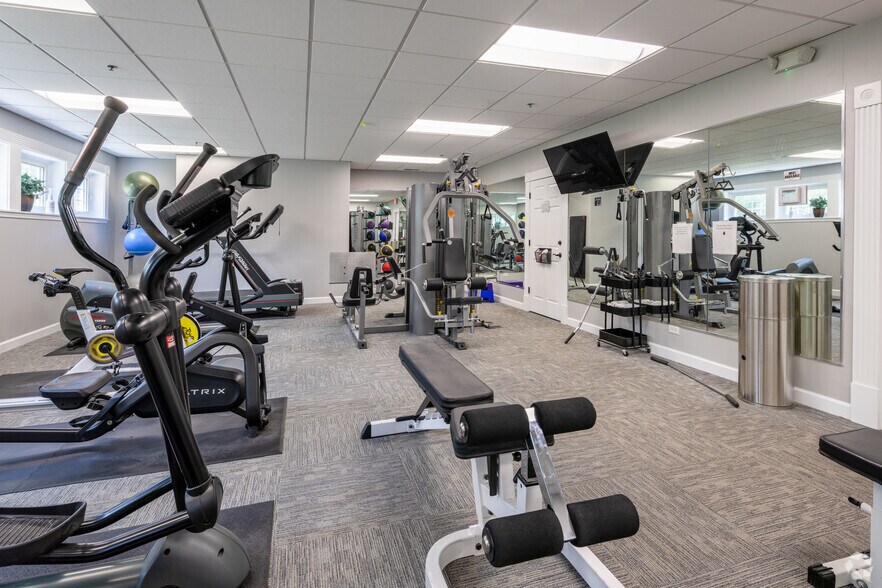 More Photos Of 3880 Salem Lake Dr, Long Grove Office For Sale