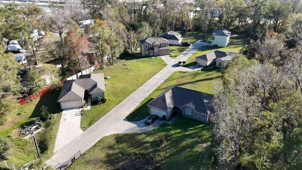 Primary Photo Of 9104 N Green River Dr, Houston Specialty For Sale