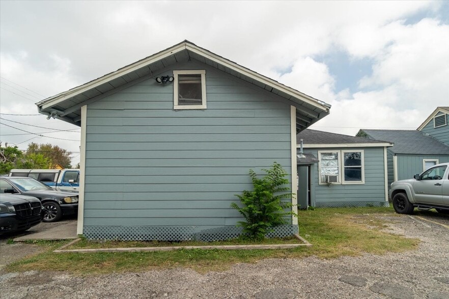 More Photos Of 13928 Bandera St, Houston Apartments For Sale