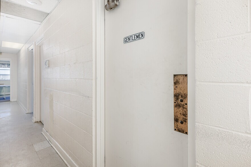More Photos Of 420 Paul St, Rocky Mount Office For Sale