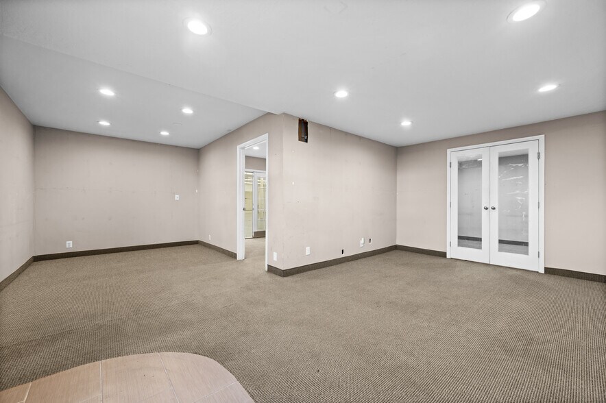 More Photos Of 4375 W Copper Hills Pky, West Jordan Warehouse For Lease