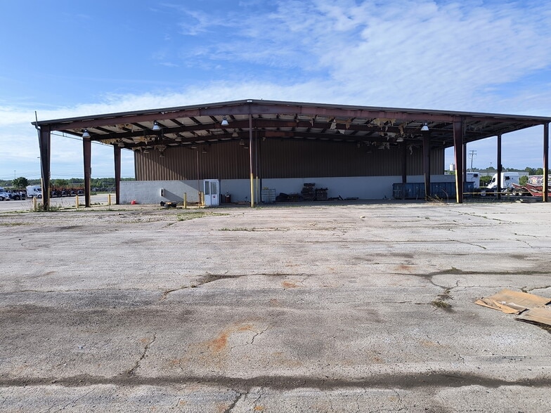 More Photos Of 5211 Oster Rd, Sheffield Village Truck Terminal For Lease