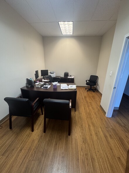 More Photos Of 2480 33rd St, Orlando Convenience Store For Lease