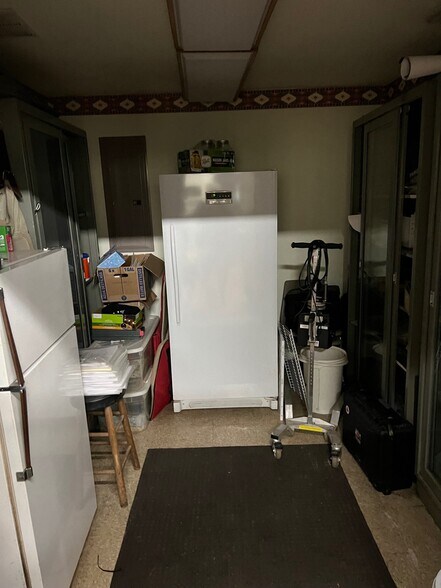 More Photos Of 3026C S Main St, Winston-Salem Veterinarian Kennel For Lease