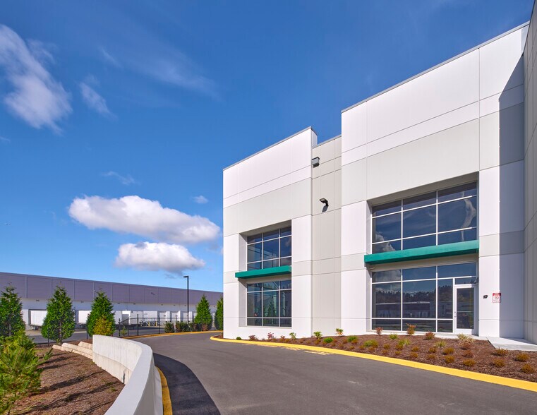 More Photos Of 4195 W Valley Hwy N, Auburn Warehouse For Lease