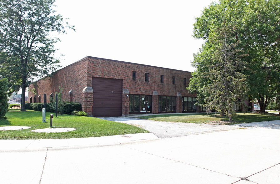 Primary Photo Of 2905-2909 MacArthur Blvd, Northbrook Warehouse For Lease