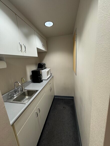 More Photos Of 801 N Wilmot Rd, Tucson Office For Sale