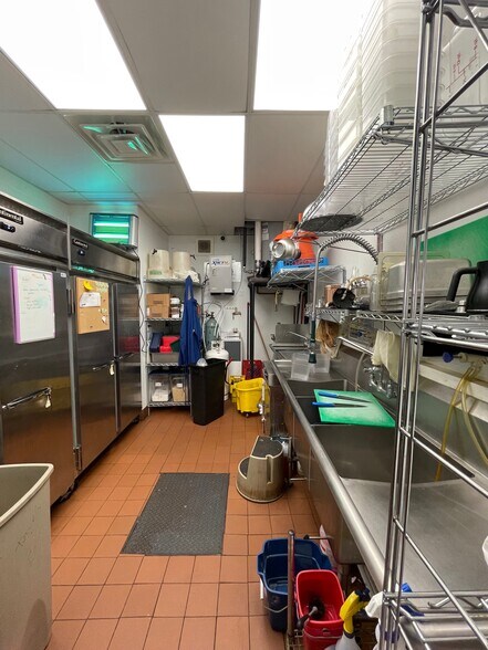 More Photos Of 7555 N California Ave, Chicago Fast Food For Sale