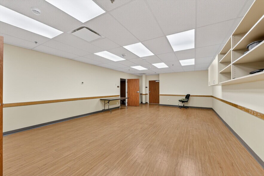 More Photos Of 106 Hospital Dr, Smithville Assisted Living For Sale