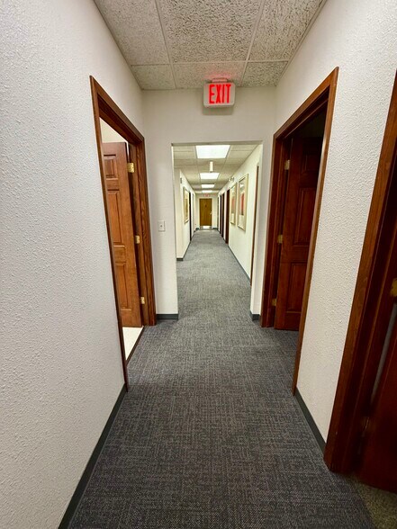 More Photos Of 3900 Southpark Dr, Tyler Office For Sale