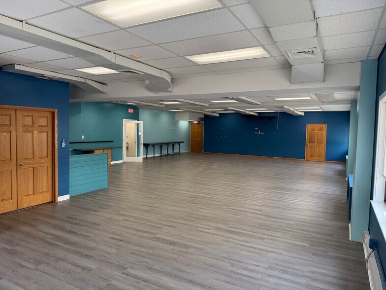 More Photos Of 526 W Wisconsin Ave, Appleton Medical For Lease