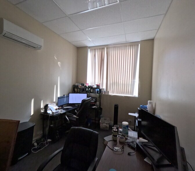 More Photos Of 6501 N Avondale Ave, Chicago Manufacturing For Sale