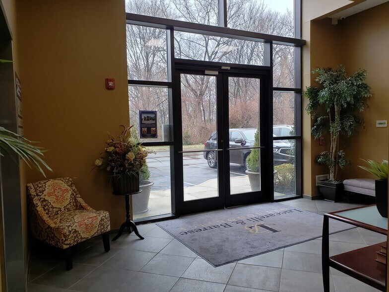 More Photos Of 51 Charles St, Mineola Office For Lease