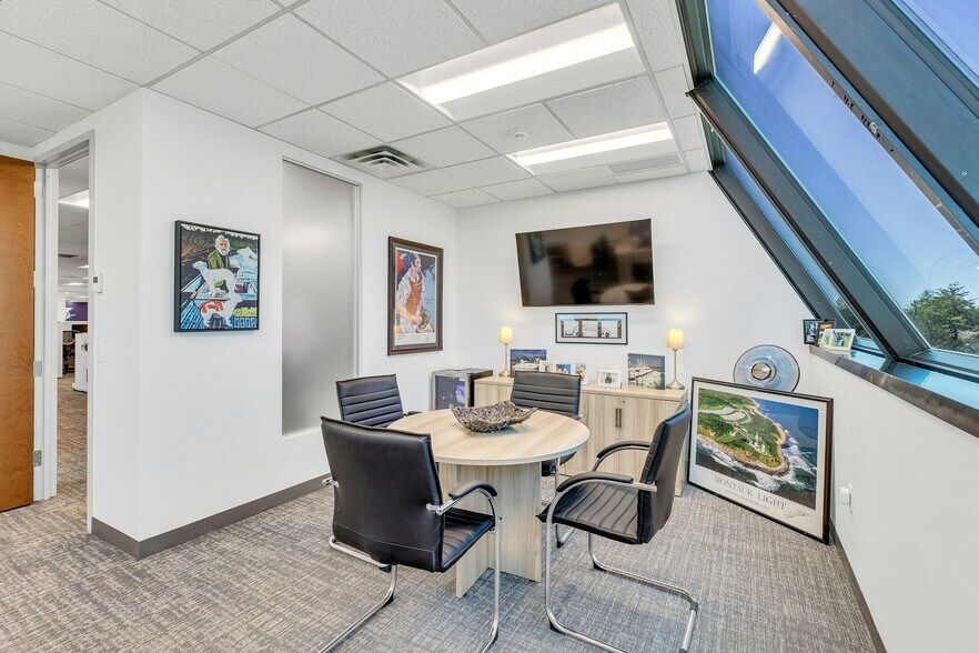 More Photos Of 1000 Woodbury Rd, Woodbury Office For Lease